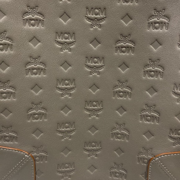 MCM Klara Medium Leather Hobo Shoulder-used 1x - Picture 2 of 9